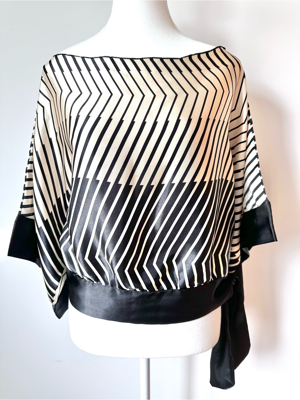 Seduction Abstract Stripes Colorblock Off the Shoulder Blouse Kimono Sleeves - M